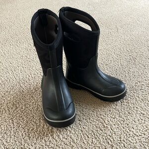 Bogs kids winter boots size 13 black camo